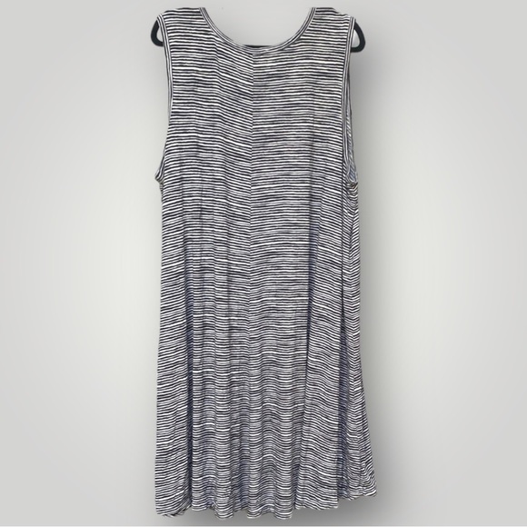 🟢5/$25  Philosophy black/white dress - Picture 8 of 13